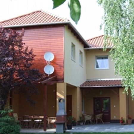Ilona Apartmanhaz Komárom エクステリア 写真
