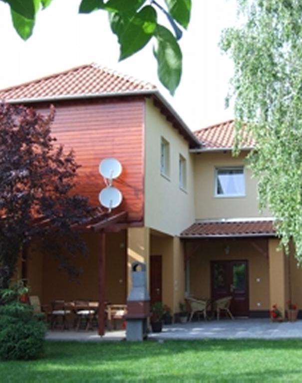 Ilona Apartmanhaz Komárom エクステリア 写真