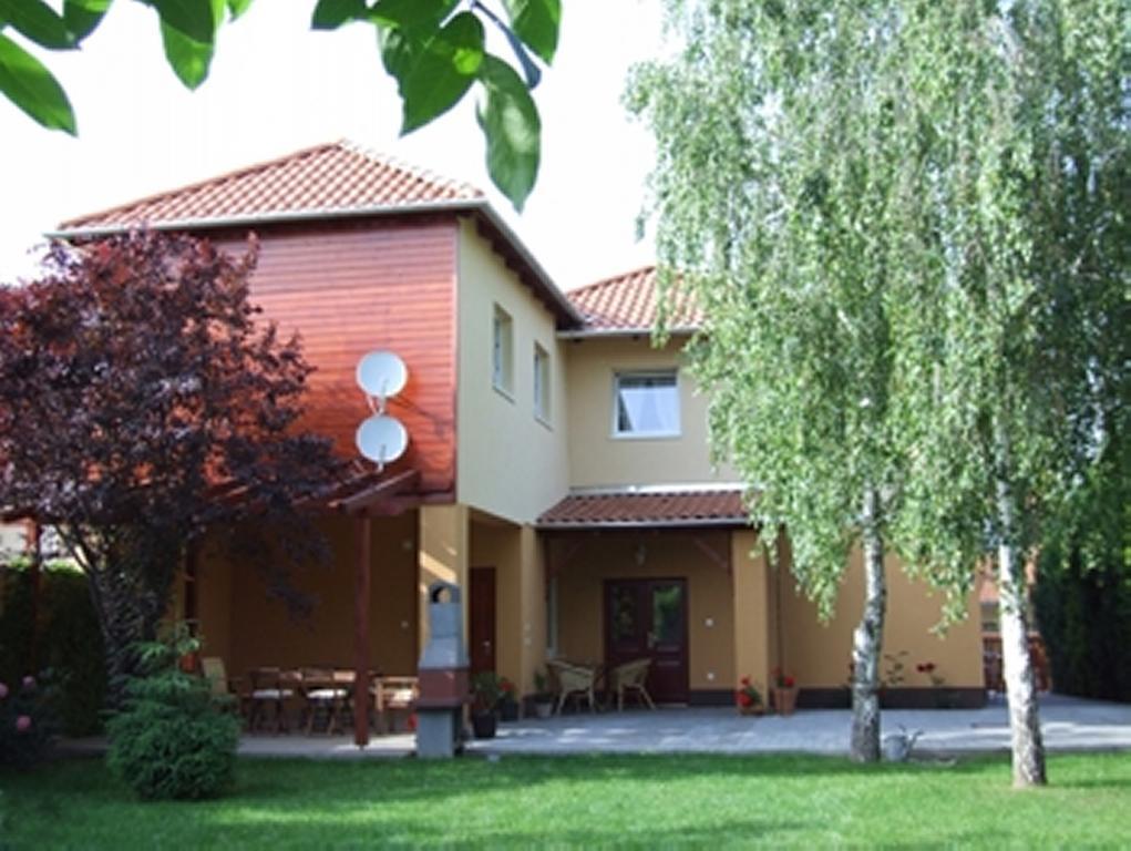 Ilona Apartmanhaz Komárom エクステリア 写真